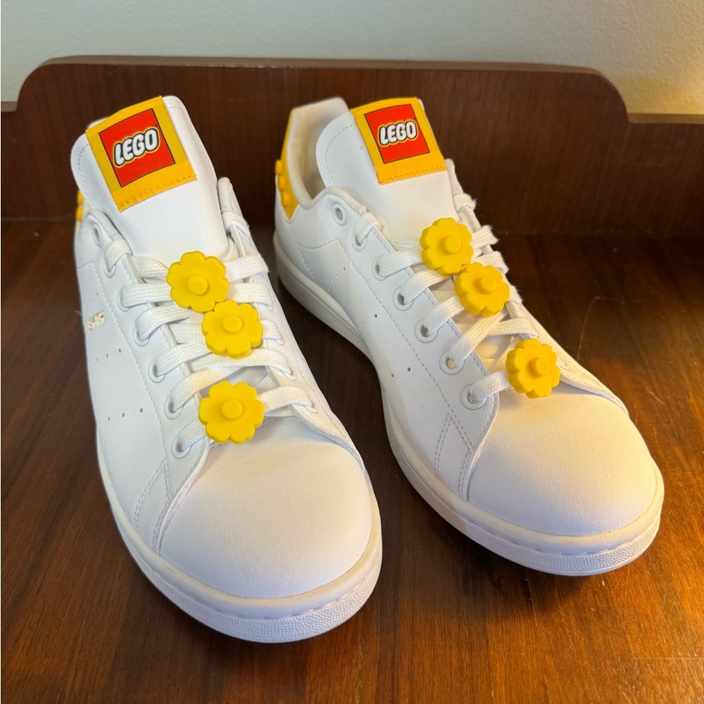 Stan smith legos adidas size women’s 9.5 white. Great condition